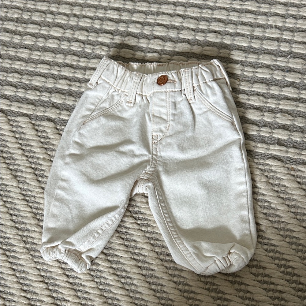 Old navy white pants 3-6 mo